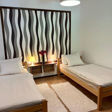 Apartmani Zora ツレス エクステリア 写真