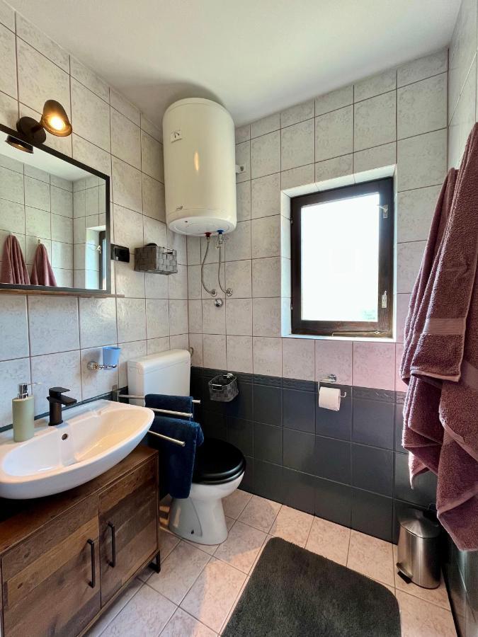 Apartmani Zora ツレス エクステリア 写真